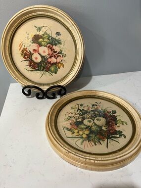 Antique Style Wood Floral Circular Photo Frame Set Vintage Marshall Fields